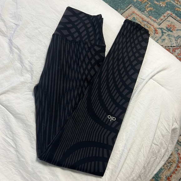 Alo Leggings - Picture 1 of 4